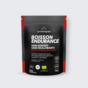 Boisson Endurance Protéalpes sans additifs/édulcorants, goût fruits rouges. Énergie pour efforts longs. Qualité premium.