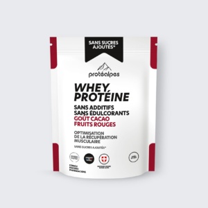 Protéalpes whey protein cocoa-red fruit flavour pack, with no additives or sweeteners, for optimal recovery.