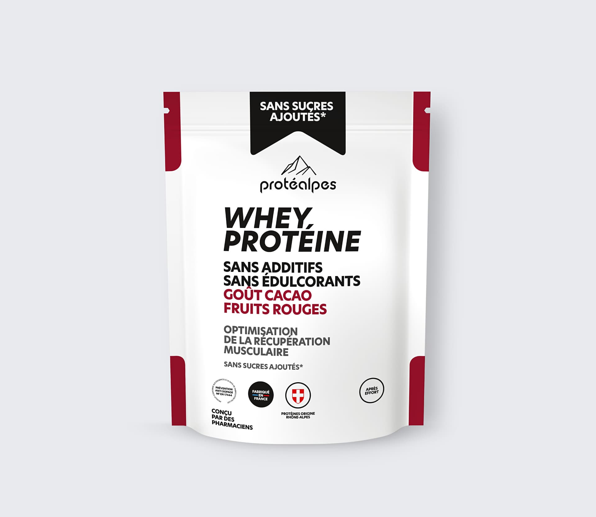 Emballage de protéine whey goût cacao-fruits rouges Protéalpes, sans additifs ni édulcorants, pour une récupération optimale.