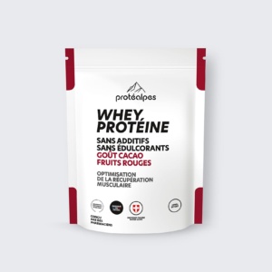 Protéalpes whey protein with no additives or sweeteners, cocoa-red fruit flavour, for optimal muscle recovery.
