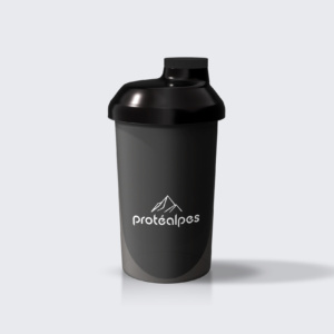 Shaker noir Protéalpes, nutrition sportive de qualité sans édulcorants ni additifs, logo montagne blanche.