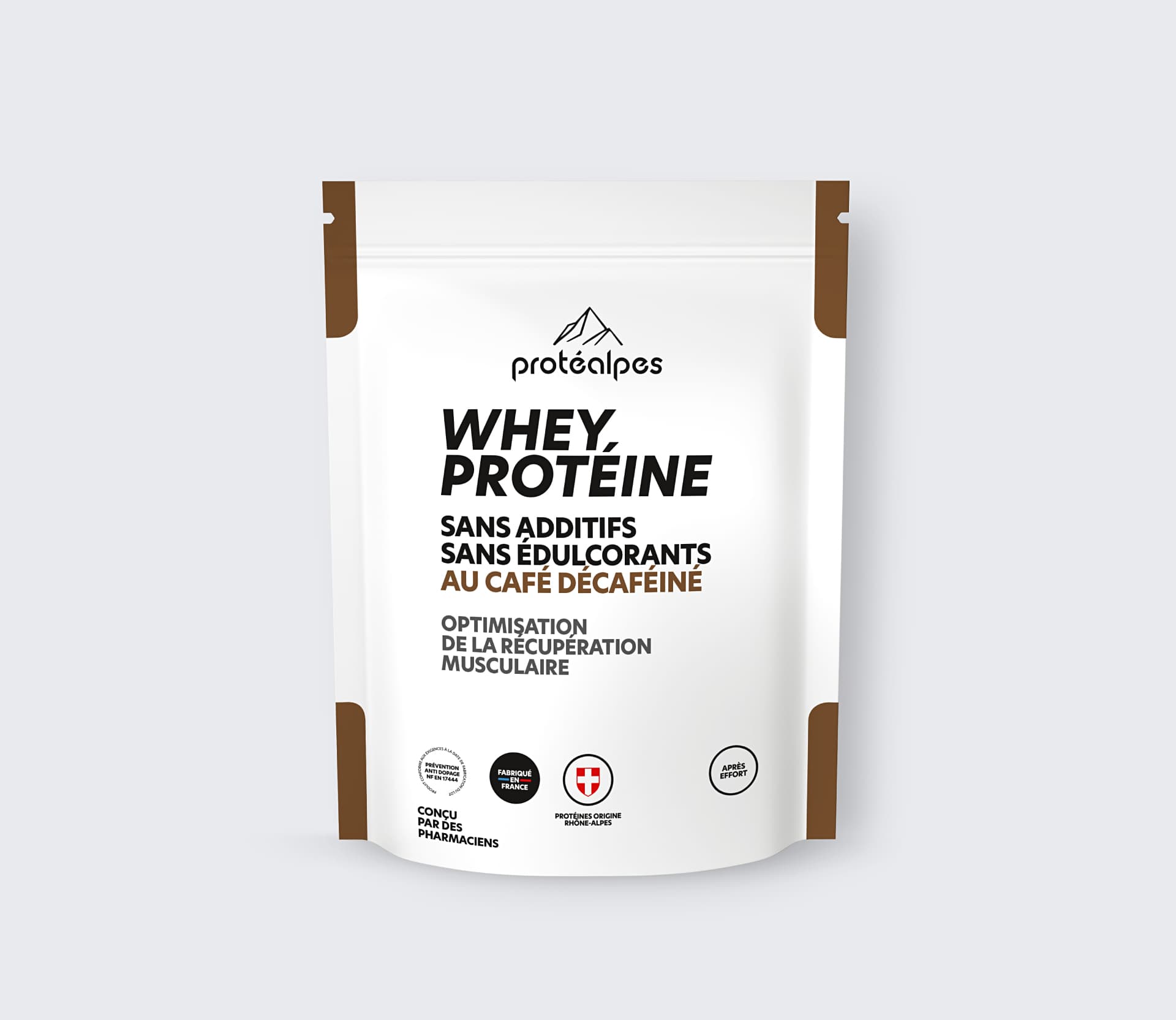 Sac de whey protéine Protéalpes, café décaféiné, sans additifs ni édulcorants. Optimisation récupération musculaire.