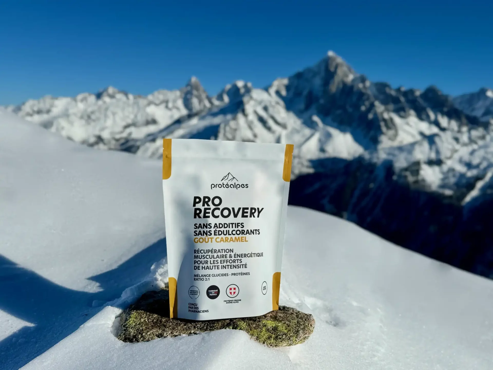 Protéalpes Pro Recovery è un prodotto senza additivi per la neve alpina; un'alimentazione sportiva naturale e di alta gamma.