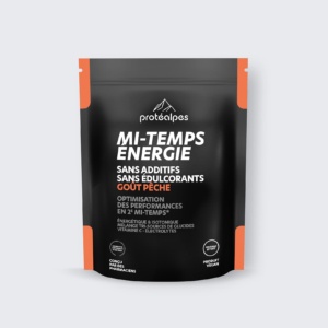 Sachet Protéalpes Mi-Temps Énergie goût pêche, sans additifs ni édulcorants, pour améliorer les performances sportives.